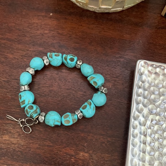 Turquoise Skull Bead Bracelette - Picture 4 of 7